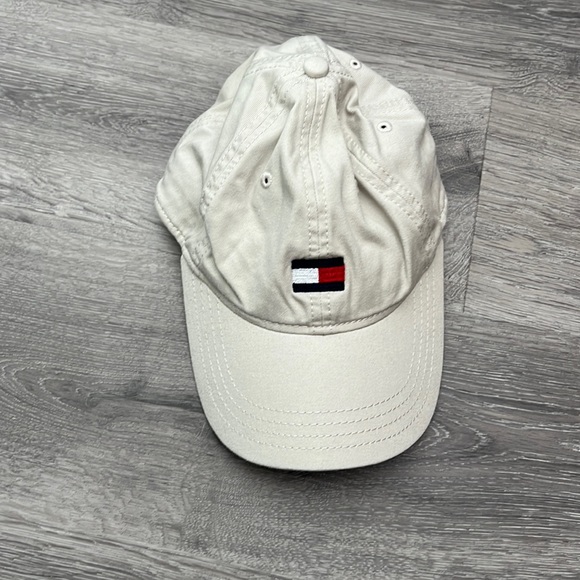 Tommy Hilfiger Other - Tommy Hilfiger mens hat beige
